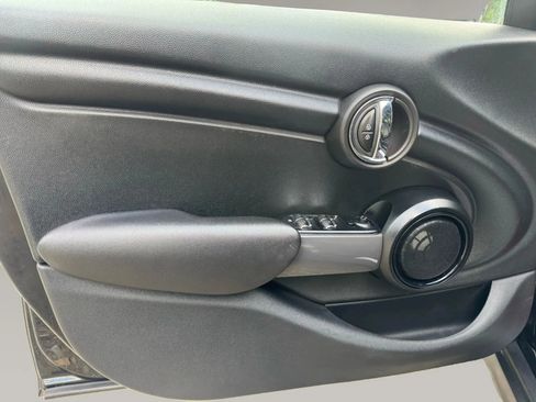 Used 2016 MINI Cooper 4-Door Hardtop w/ Premium Package image 10