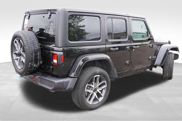 Used 2024 Jeep Wrangler Unlimited w/ Convenience Group AWD/4WD image 3