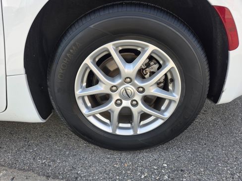 Used 2024 Chrysler Pacifica Touring-L FWD image 20