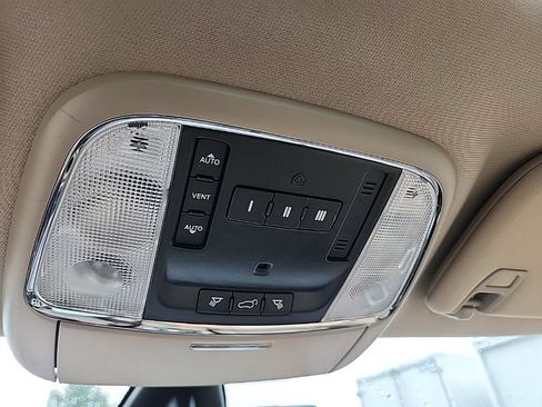Used 2012 Jeep Grand Cherokee Overland AWD/4WD image 16
