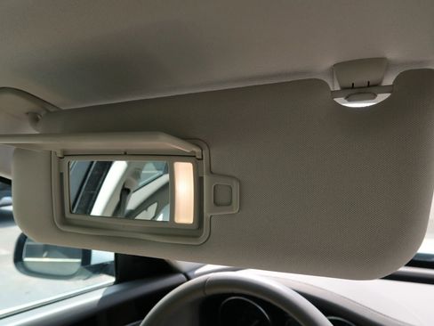 Used 2017 Jaguar XF Prestige image 41