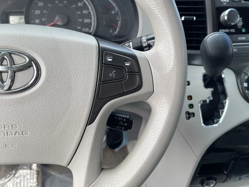 Used 2013 Toyota Sienna LE w/ Towing Pkg FWD image 22