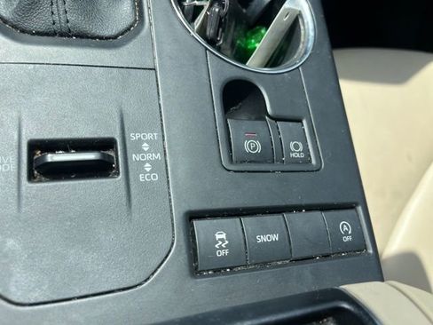 Used 2021 Toyota Highlander XLE FWD image 26