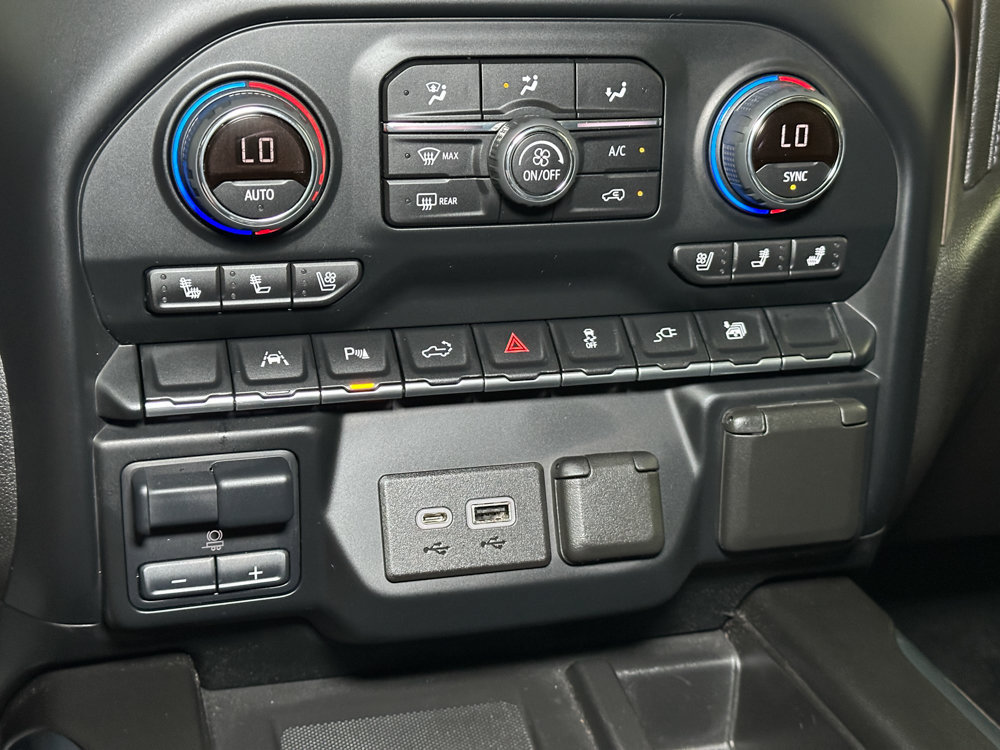 Used 2022 Chevrolet Silverado 1500 High Country w/ Technology Package AWD/4WD image 34