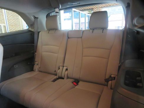 Used 2017 Honda Pilot Touring image 22