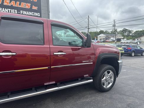 Used 2014 Chevrolet Silverado 2500 LT w/ Custom Sport Truck Package AWD/4WD image 11