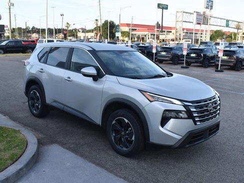 Used 2024 Nissan Rogue SV image 15