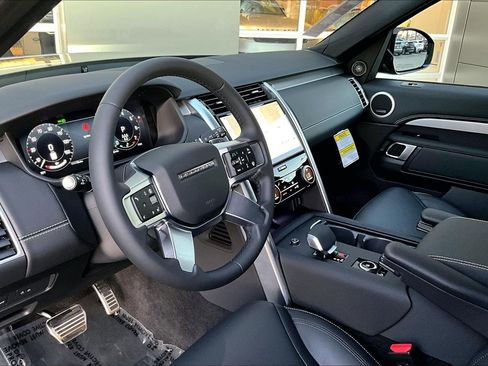 New 2026 Land Rover Discovery Limited Edition image 6
