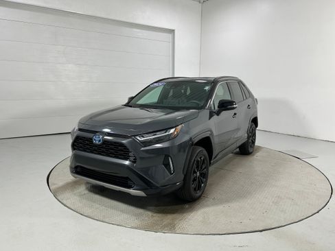 Used 2024 Toyota RAV4 XSE AWD/4WD image 20