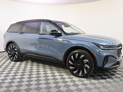 New 2026 Lincoln Nautilus Reserve w/ Jet Appearance Package image 8