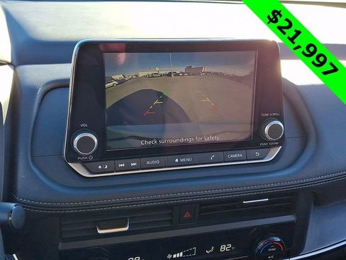 Used 2024 Nissan Rogue SV image 18