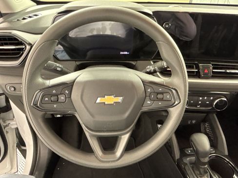 Used 2025 Chevrolet TrailBlazer LT AWD/4WD image 26