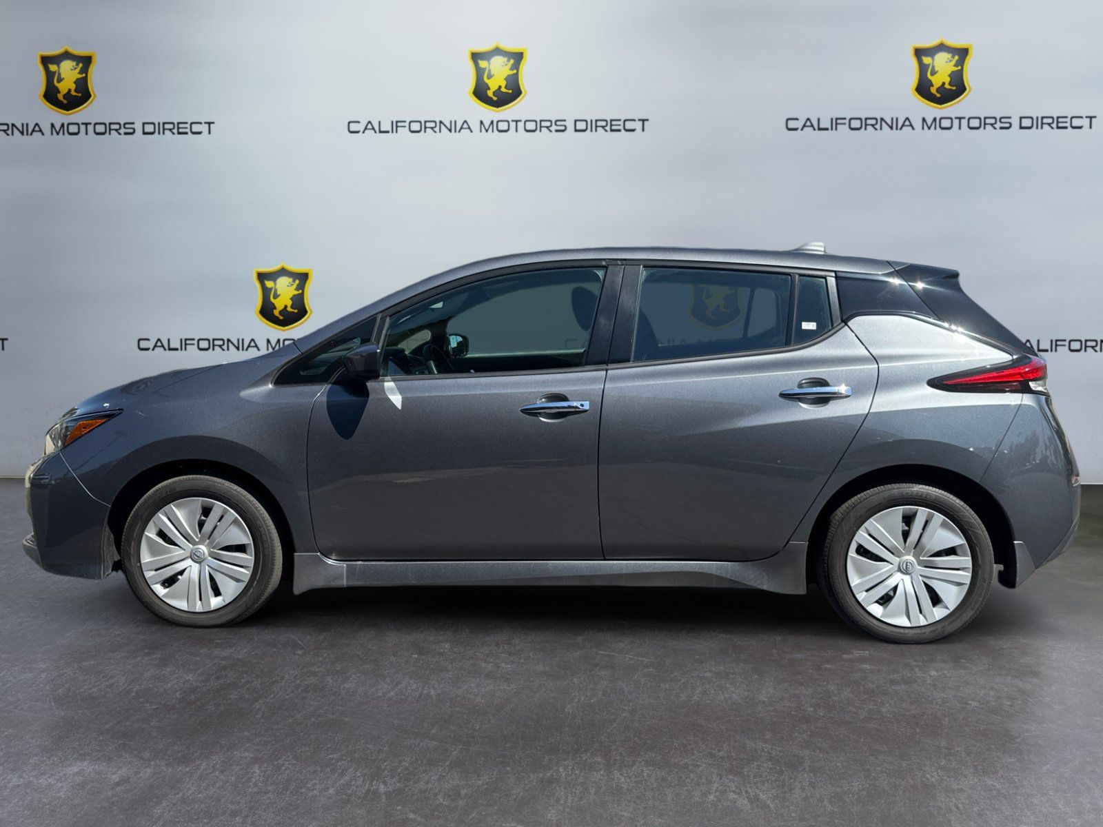 Used 2025 Nissan Leaf S FWD image 2