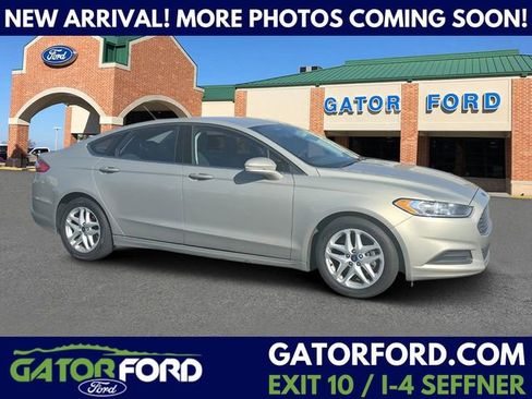 Used 2015 Ford Fusion SE image 1