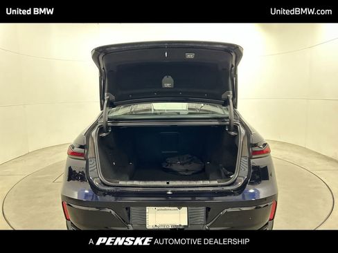 New 2026 BMW 750e xDrive w/ Premium Package image 22