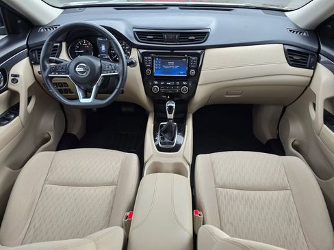 Used 2017 Nissan Rogue SV w/ SV Premium Package image 10