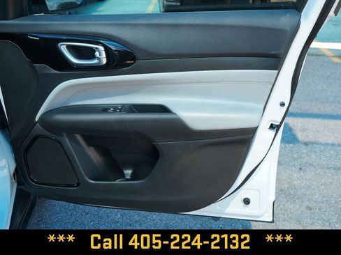 Used 2025 Jeep Compass Limited AWD/4WD image 23