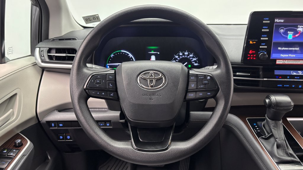Certified 2024 Toyota Sienna LE FWD image 29
