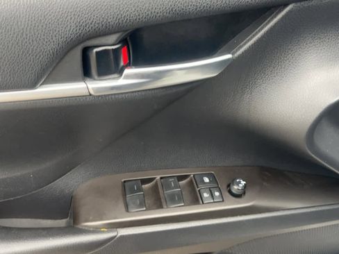 Used 2022 Toyota Camry LE FWD image 4