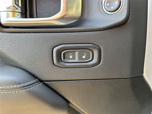 Used 2023 Jeep Gladiator Overland image 34