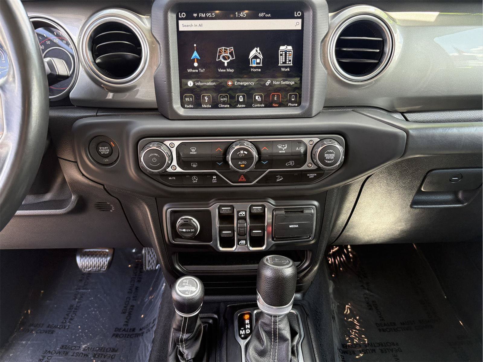 Used 2019 Jeep Wrangler Unlimited Sahara w/ Uconnect 4C Nav & Sound Group AWD/4WD image 12