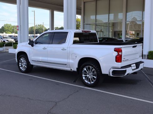 Used 2024 Chevrolet Silverado 1500 High Country w/ High Country Premium Package AWD/4WD image 8
