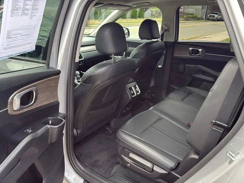 Used 2022 Kia Sorento S w/ Panoramic Sunroof Package image 28