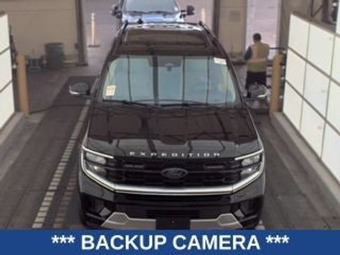 Used 2025 Ford Expedition Platinum w/ Driver's Package AWD/4WD image 3