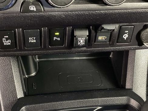 Used 2022 Toyota Tacoma TRD Sport w/ Technology Package AWD/4WD image 19