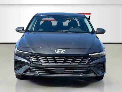Used 2025 Hyundai Elantra Limited image 2