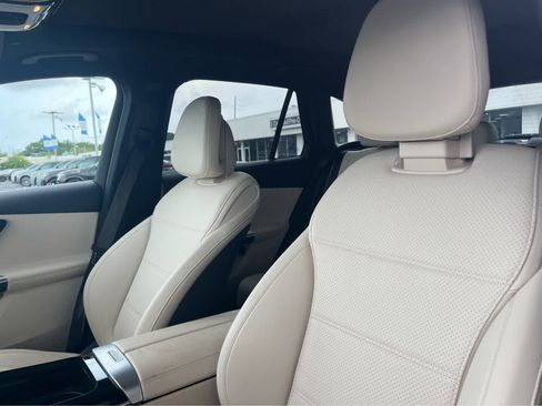Used 2025 Mercedes-Benz GLC 300 image 10