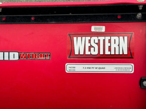 Used 2011 Chevrolet Suburban 2500 image 13