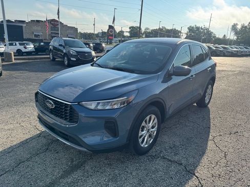 Used 2023 Ford Escape Active w/ Tech Pack #2 AWD/4WD image 3