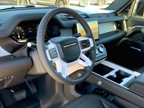 New 2025 Land Rover Defender 90 S image 7
