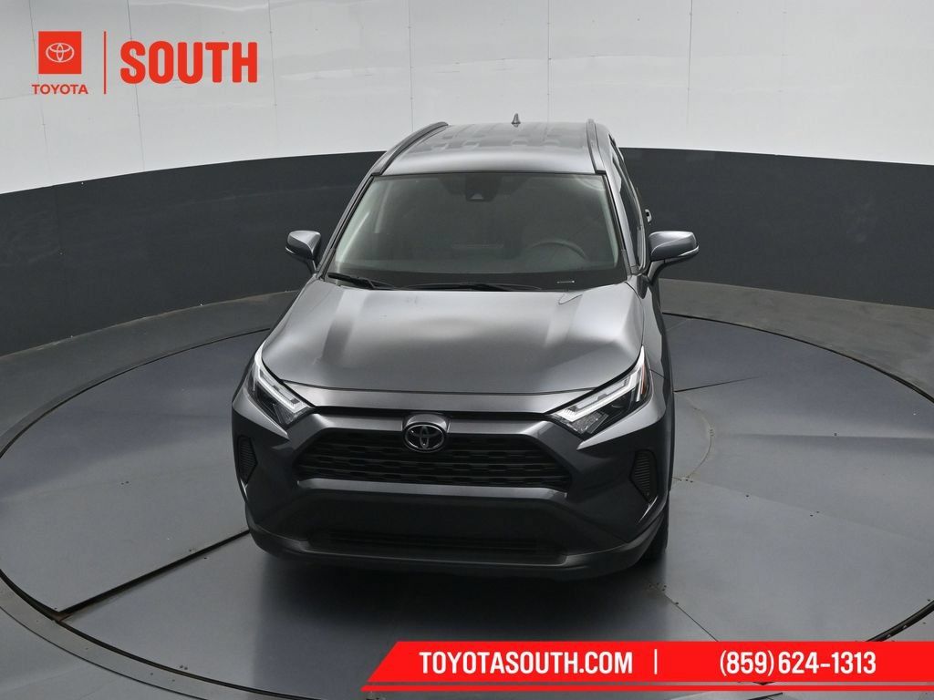 Used 2025 Toyota RAV4 XLE AWD/4WD image 46