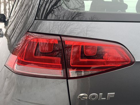 Used 2017 Volkswagen Golf Wolfsburg Edition image 27