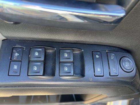 Used 2018 Chevrolet Silverado 1500 Custom w/ Custom Convenience Package AWD/4WD image 16