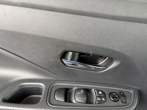 Used 2025 Nissan Versa SV FWD image 18