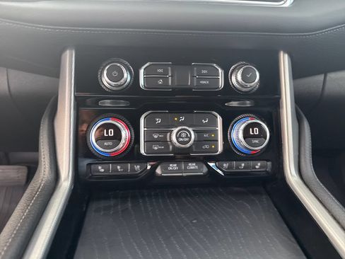 Used 2021 GMC Yukon Denali w/ Denali Premium Package AWD/4WD image 23