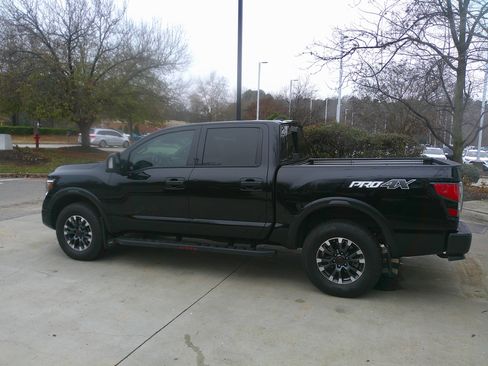 Used 2024 Nissan Titan PRO-4X w/ Pro-4x Convenience Package image 9