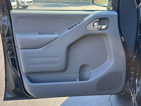 Used 2018 Nissan Frontier SV image 13