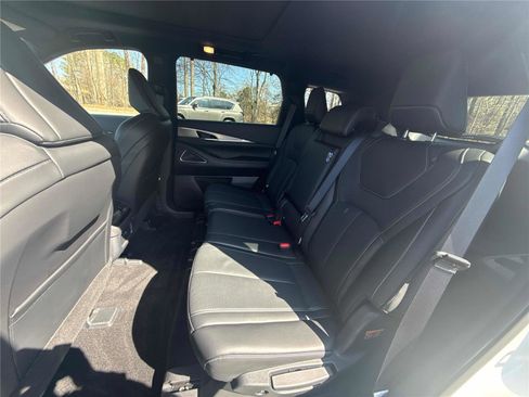 Certified 2025 INFINITI QX60 Luxe w/ Black Edition image 11