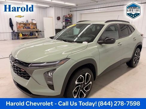 Used 2024 Chevrolet Trax RS w/ Driver Confidence Package FWD image 3