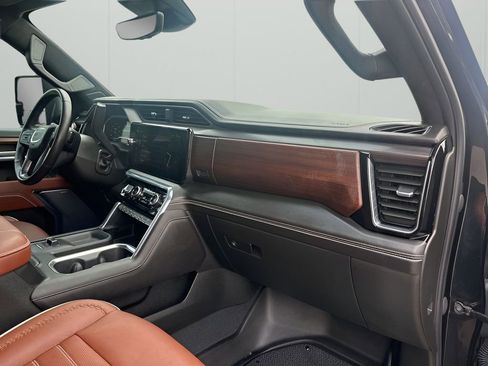 Used 2024 GMC Sierra 2500 Denali Ultimate image 12