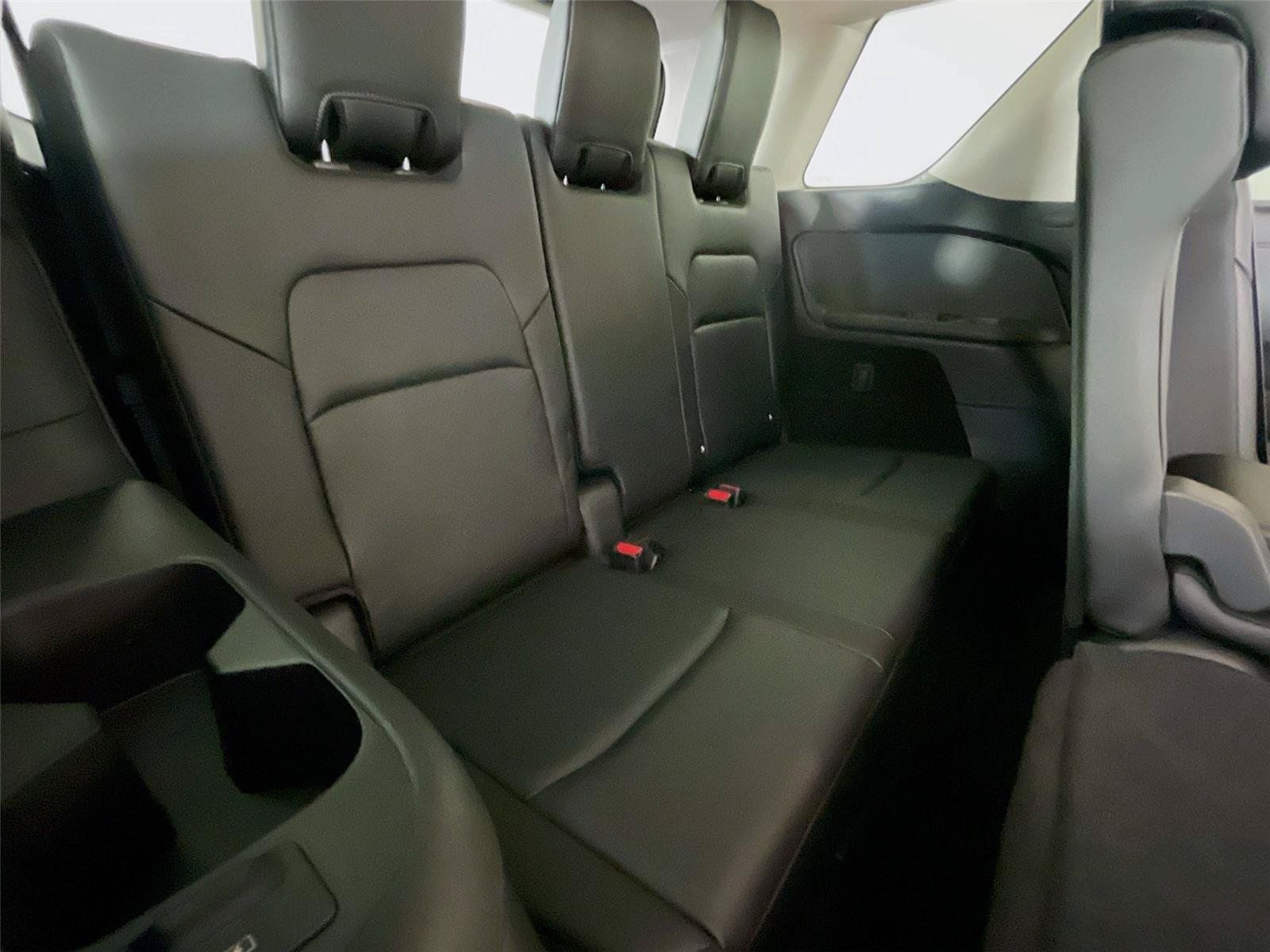 Used 2025 Nissan Pathfinder SL AWD/4WD image 30