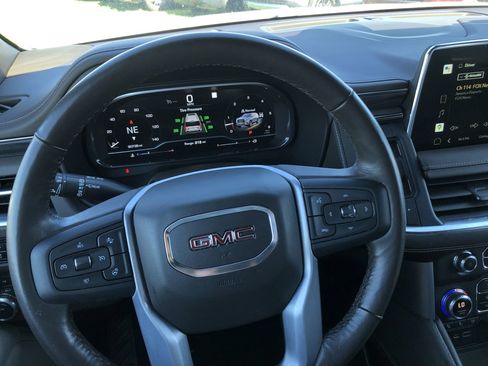 Used 2022 GMC Yukon SLT w/ SLT Premium Package image 17