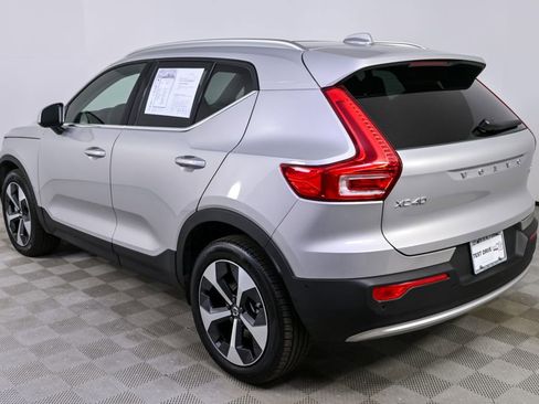 Certified 2025 Volvo XC40 B5 Plus image 4