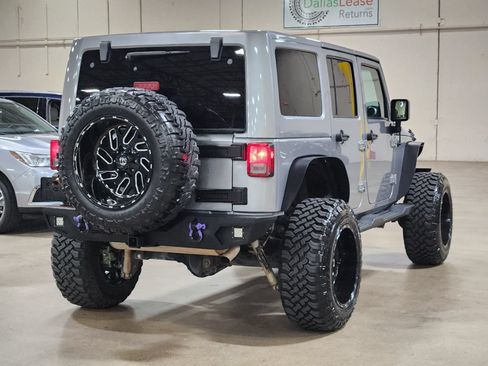Used 2015 Jeep Wrangler Unlimited Sahara w/ Max Tow Package AWD/4WD image 8
