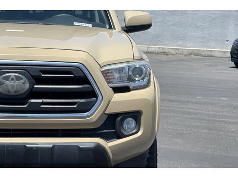 Used 2018 Toyota Tacoma SR5 RWD image 20