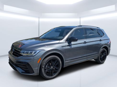 Used 2022 Volkswagen Tiguan SE R-Line FWD image 7